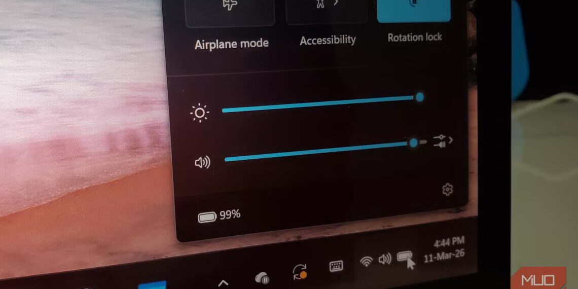 Lý Do Kỳ Lạ Khiến Pin Laptop Tụt Nhanh Hơn Khi Gần Đầy